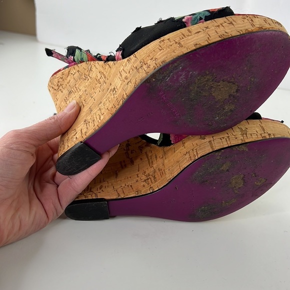 BetseyJohnson Blue Floral wedge heel size 8 - Picture 7 of 9